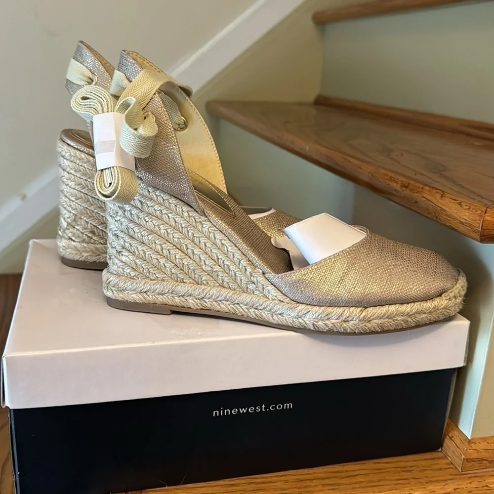 NIB FRIEND 2.0 ANKLE WRAP ESPADRILLE WEDGE SANDALS Gold Metalic size 9.5